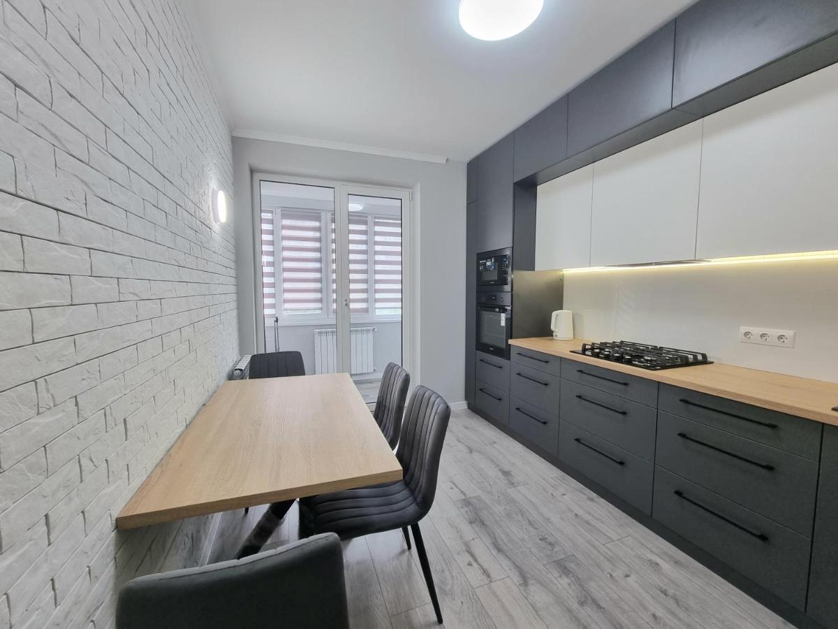 Center, Albisoara Str., 1Bedroom And Living With Balcony تشيسيناو المظهر الخارجي الصورة